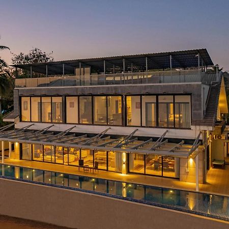 Oceanic Sunsets With River View, Comp Breakfast & Infinity Pool At Stayvista Verem Exteriör bild