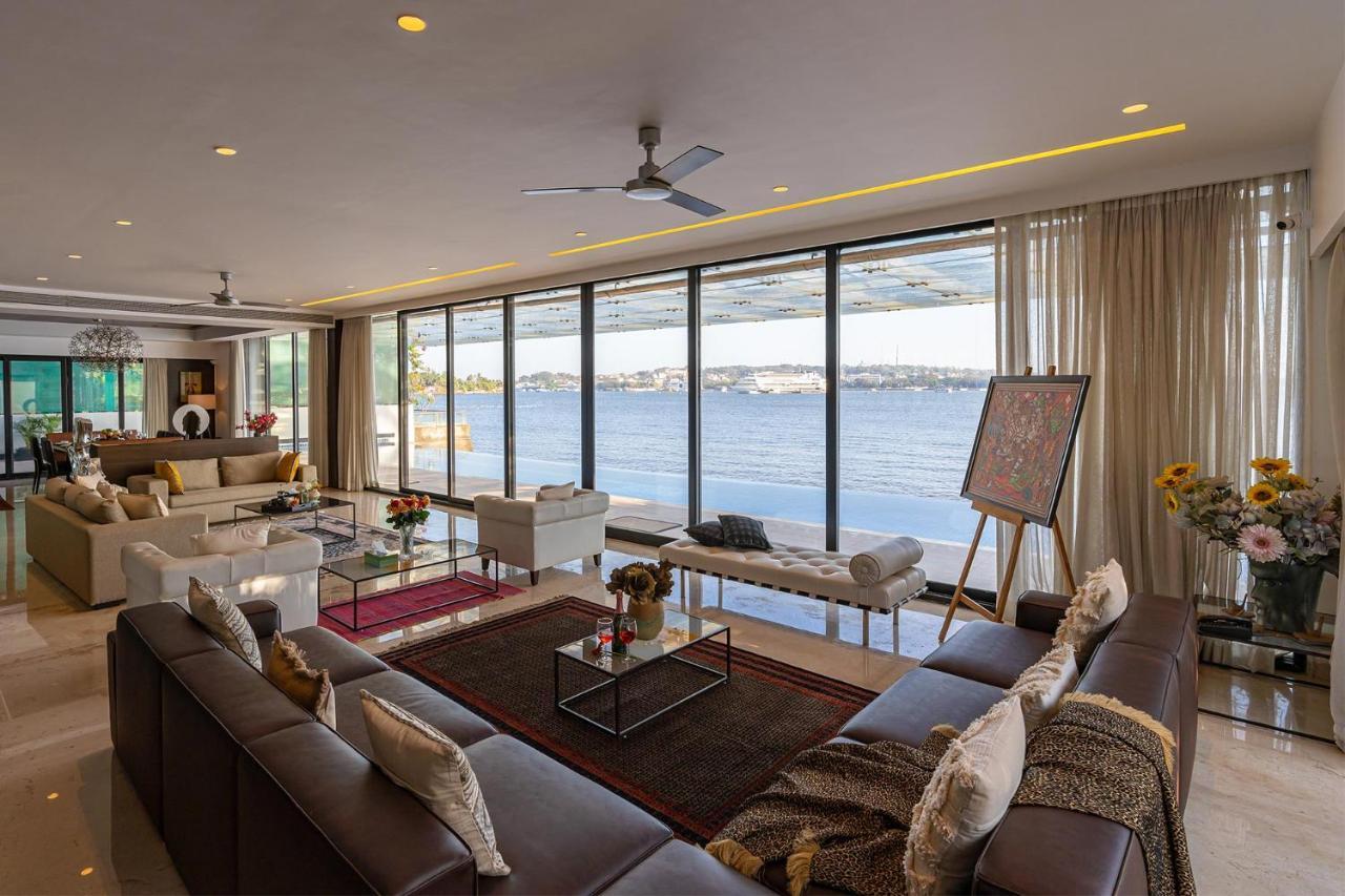 Oceanic Sunsets With River View, Comp Breakfast & Infinity Pool At Stayvista Verem Exteriör bild
