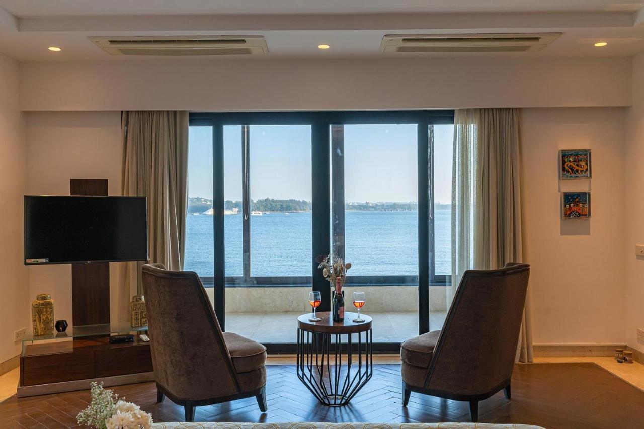 Oceanic Sunsets With River View, Comp Breakfast & Infinity Pool At Stayvista Verem Exteriör bild