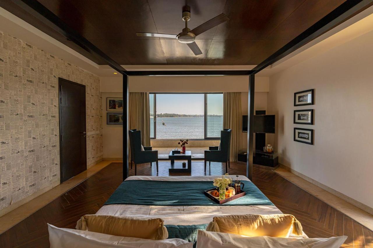 Oceanic Sunsets With River View, Comp Breakfast & Infinity Pool At Stayvista Verem Exteriör bild